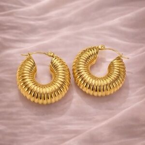 Twist Elegant Gold Hoop Earrings